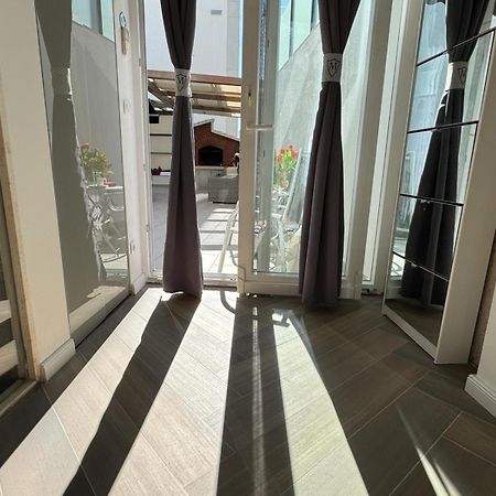 Luxury Apartment Martinis With Pool Split Exterior foto